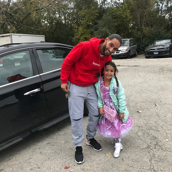 Meet your Posher, Loui - Picture 2 of 4